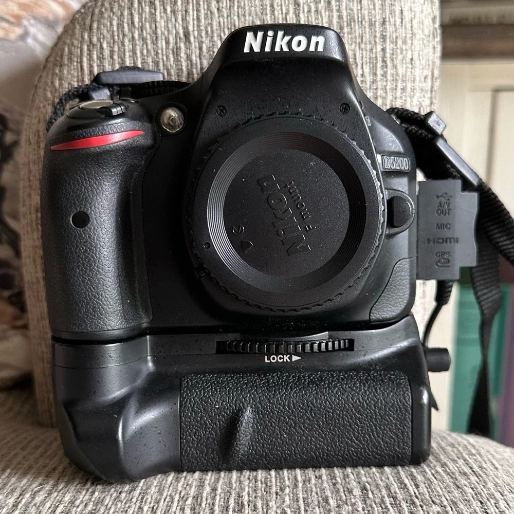 Nikon 5200 DSLR Camera With Battery Grip